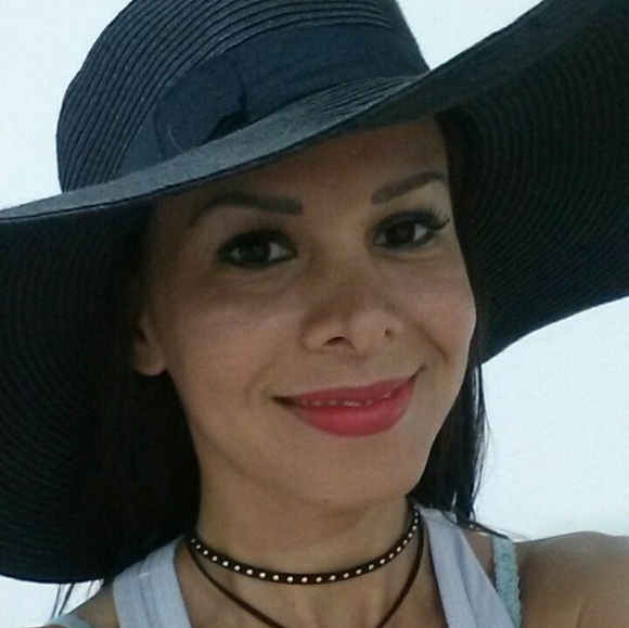 Meet your Posher, Lucy - Picture 2 of 2